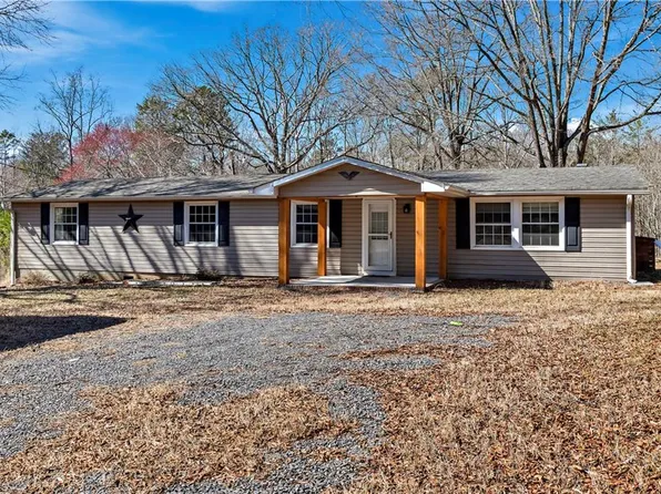 2729 Hampton Ln, East Bend, NC 27018