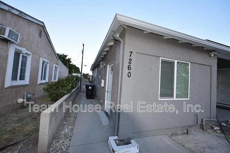 7260 Yolanda Ave