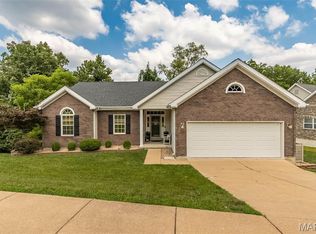 1652 Ivy Chase Ln, Fenton, MO 63026