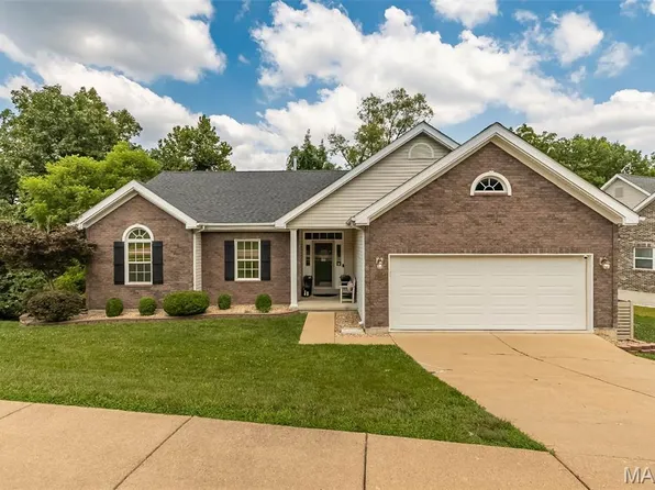1652 Ivy Chase Ln, Fenton, MO 63026