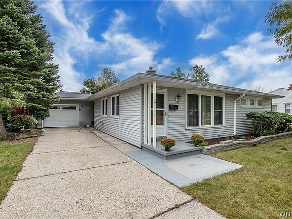 3rd image of 39 Mapleview Dr