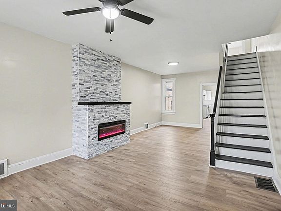 3rd image of 225 W Lancaster Ave
