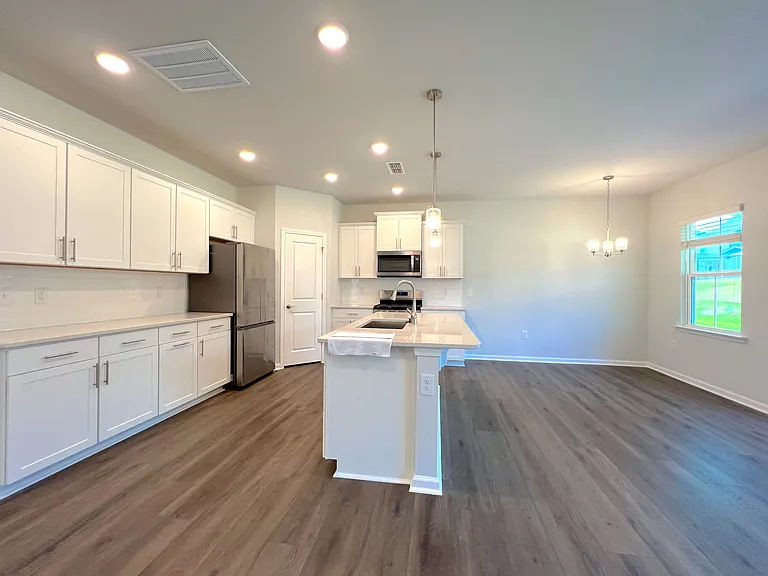 728 Denberg Ln — Photo 6