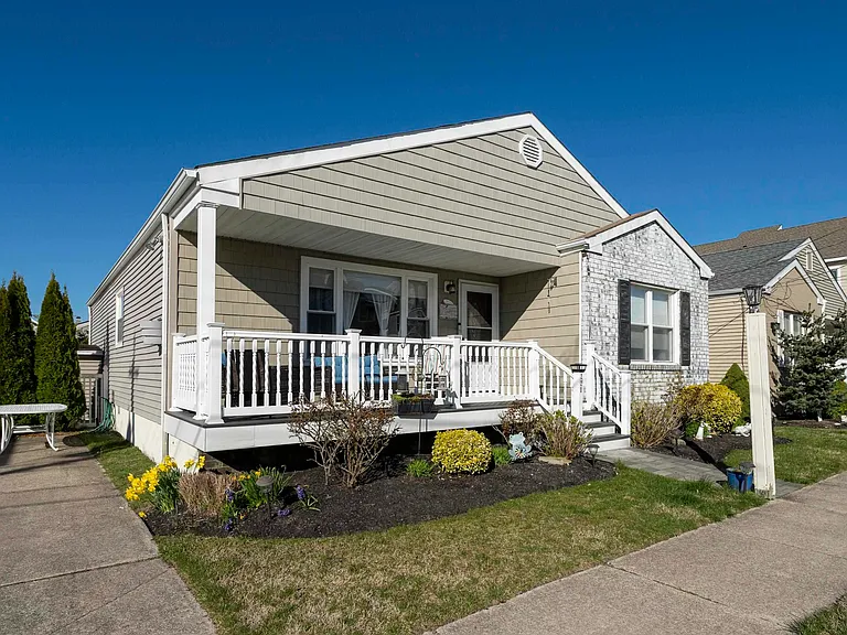 220 N 35th Ave #WINTER RENTAL — Photo 2