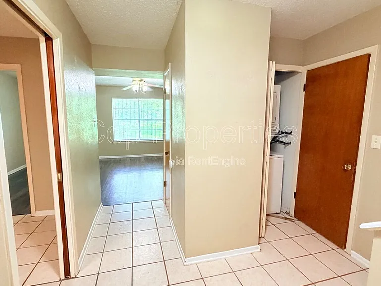 811 Jackson Keller Rd #3 — Photo 4