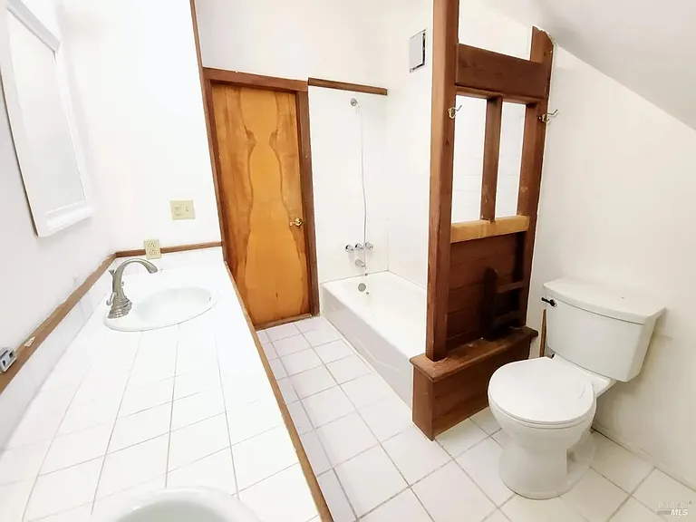 8080 Surprise Valley Rd — Photo 14