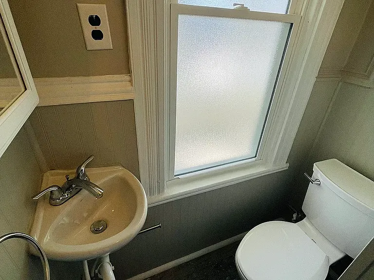 215 E Prospect St — Photo 13