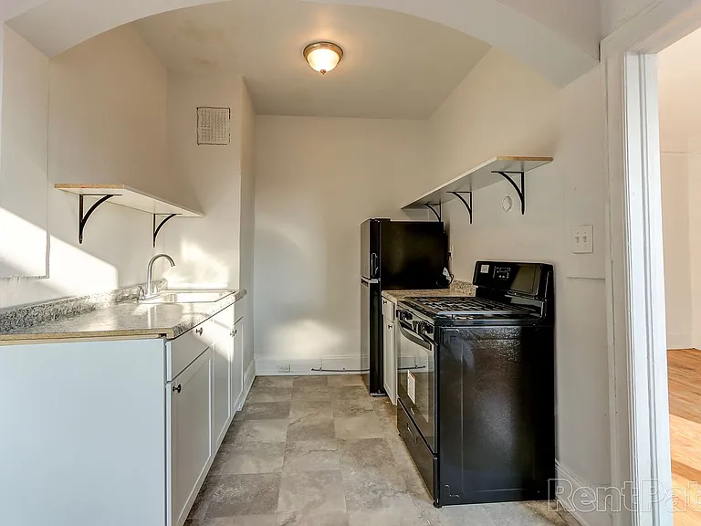 Manning Manor — Photo 6