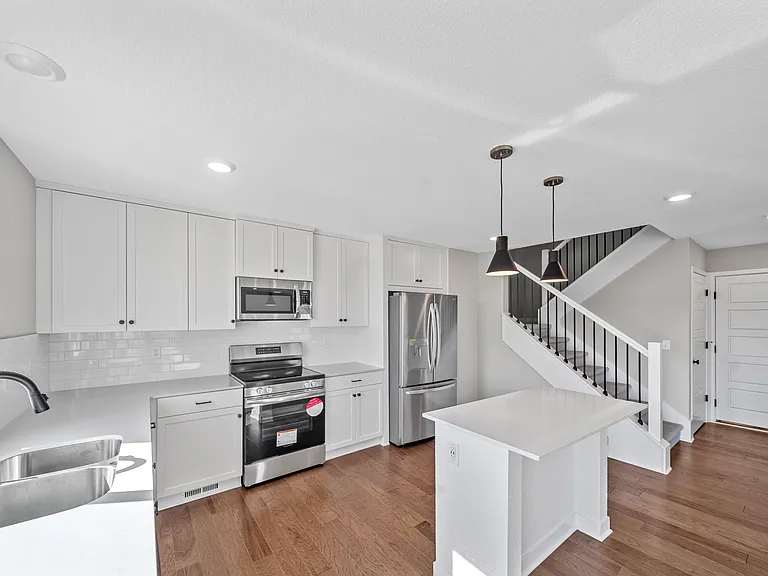 3721 SW Clayton Pl — Photo 6