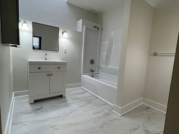 5th image of 608 Ridgewood Ave APT 3