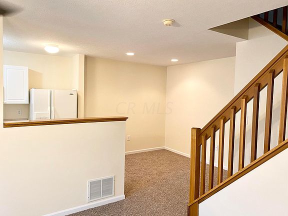 5th image of 345 Shadbush Dr