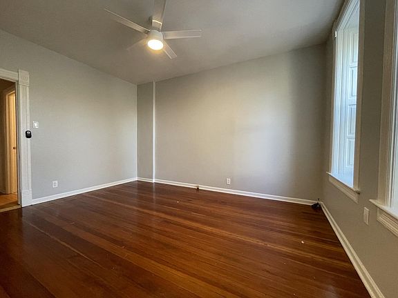 3rd image of 869 N Hermitage Ave APT 2F