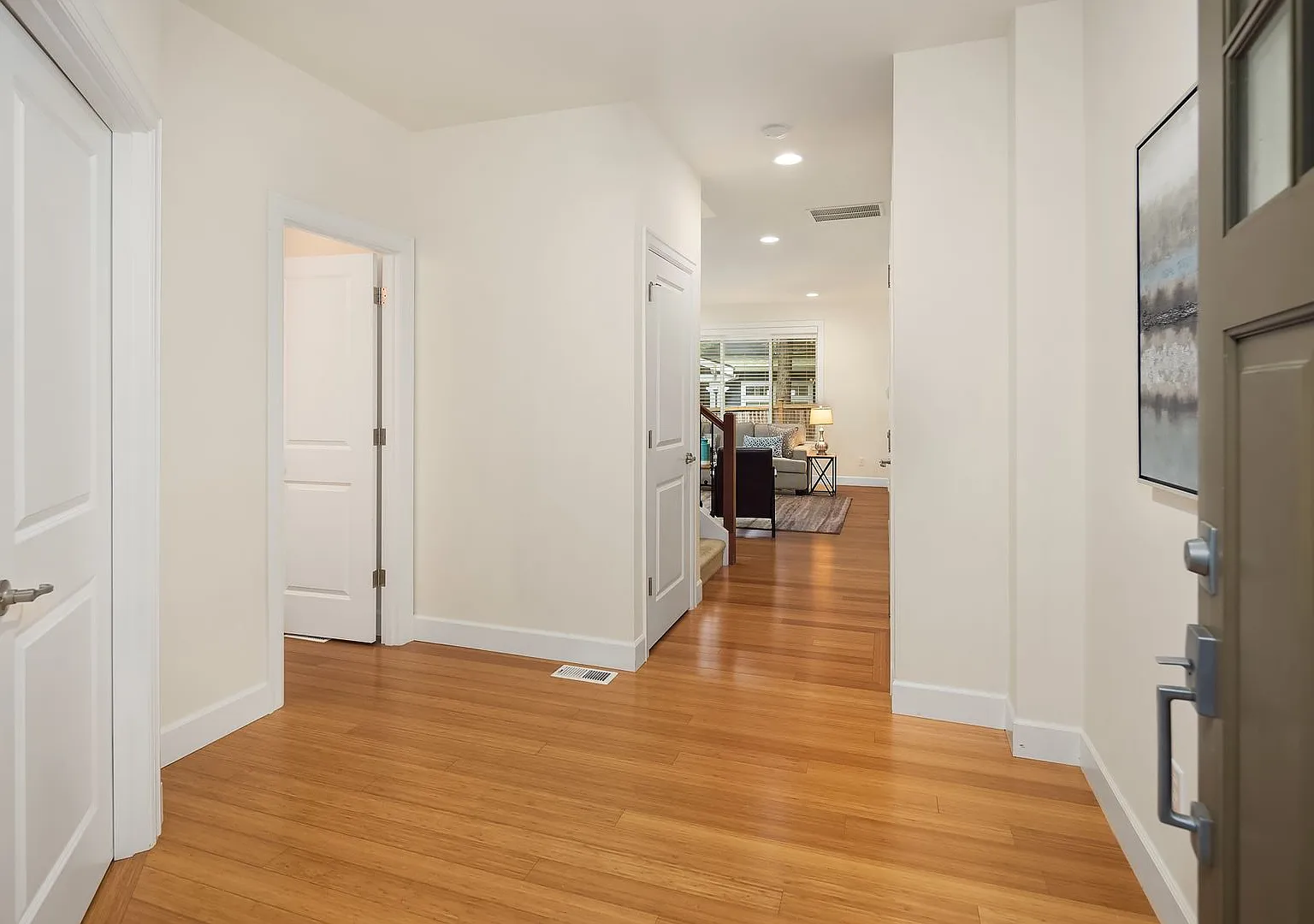 3Bd/2.5Ba Kirkland Home — Photo 2