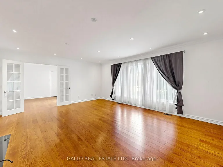 32 Elmvale Blvd — Photo 5