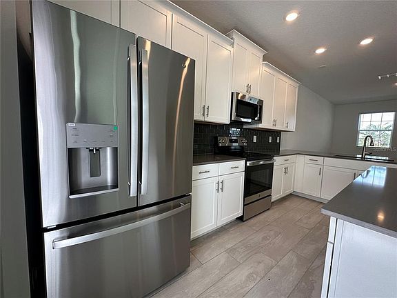 5th image of 3107 Villa Way Cir