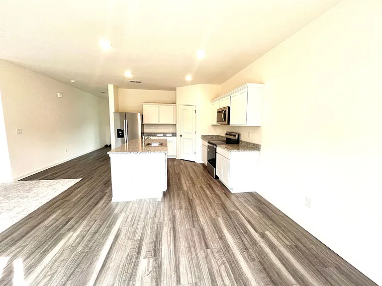 303 Hyde Park — Photo 5