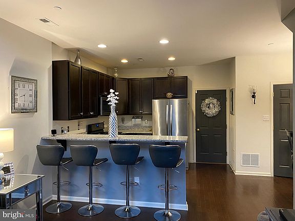 3rd image of 1056 Worth Ln Unit B3l