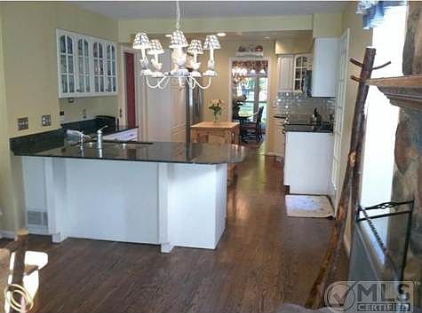 Kitchen1.jpg