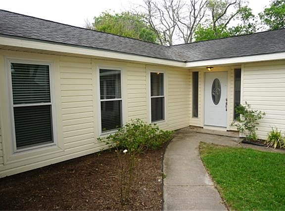 5th image of 610 W Castle Harbour Dr