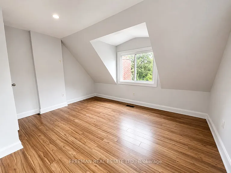 342 Howland Ave #UPPER — Photo 11