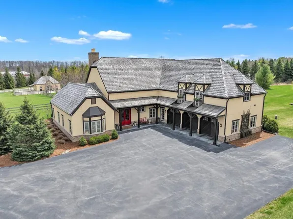 10475 West Hawthorne ROAD, Mequon, WI 53097