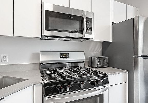 5th image of 1966 1st Ave APT 13O