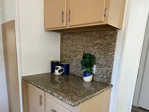 4th image of 7008 Cedar Cir #206