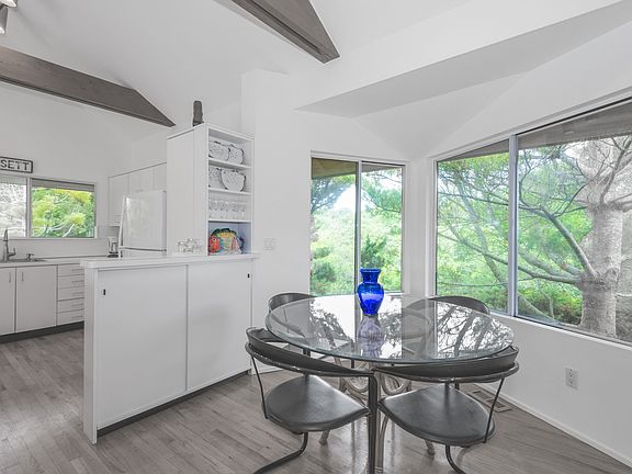 5th image of 29 Seabreeze Ln