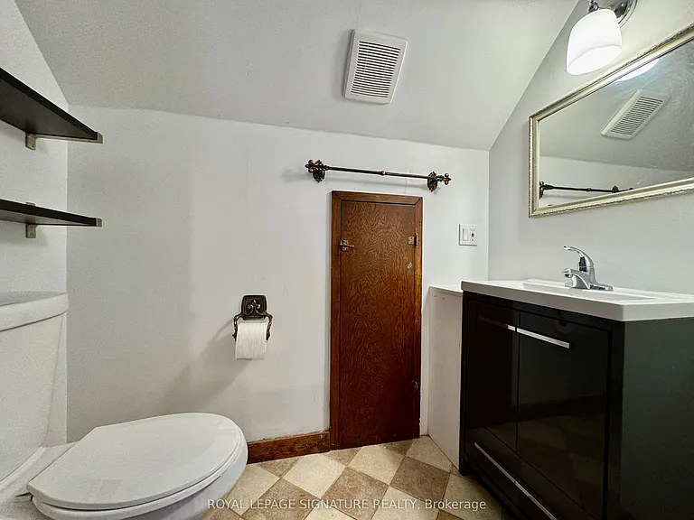 282 E 18th St #UPPER — Photo 11