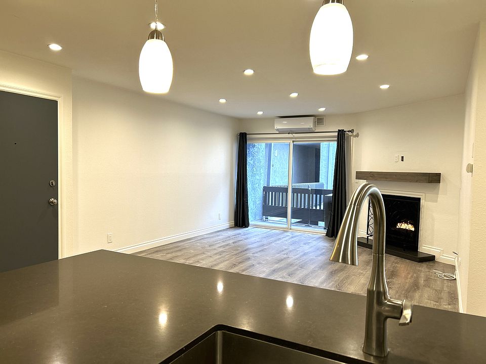 Open floor plan on entry