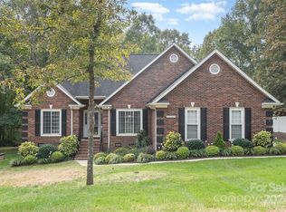 2364 Mill House Ln, Matthews, NC 28104