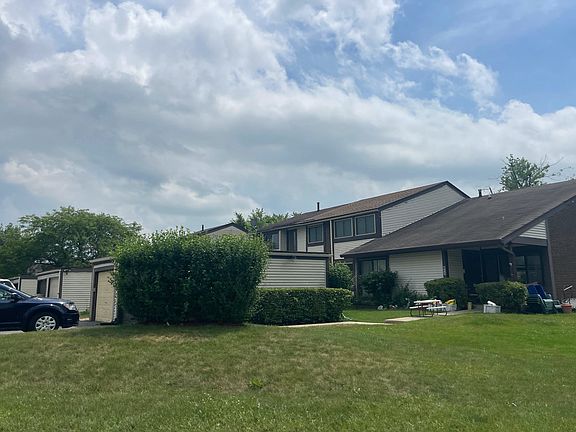 2nd image of 407 Pebble Beach Cir