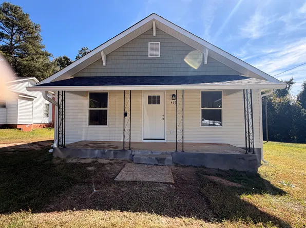 459 W Peachtree St, Woodruff, SC 29388
