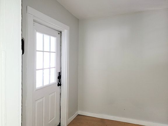 5th image of 5 Pine Ave #1R