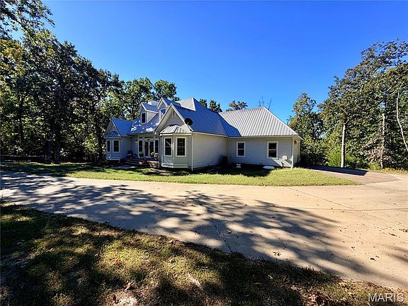 3rd image of 6023 Lake Point Dr