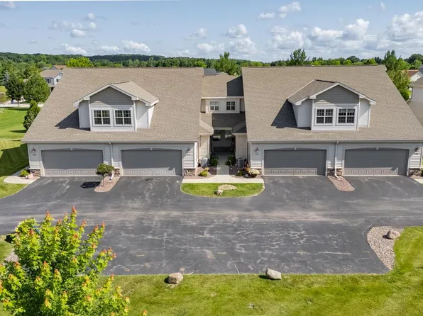 582 Cedar Bluffs WAY, Slinger, WI 53086