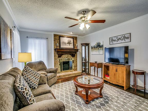 5th image of 803 Shady Glen Ln