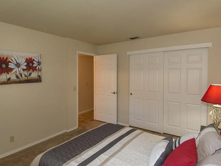 Ceres Plaza Apartments — Photo 9