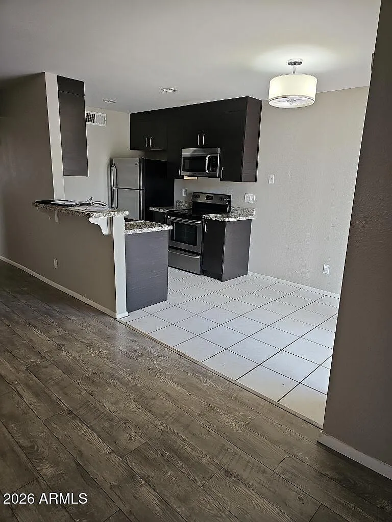 2 bed, 1.0 bath, 1036 sqft, $1,375 — Photo 4