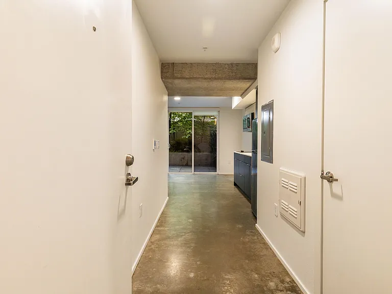 722 E Pike St — Photo 80