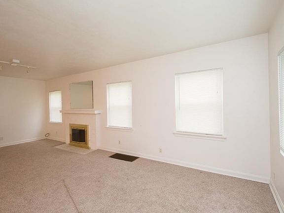 5th image of 2800 W Hillcrest Ave