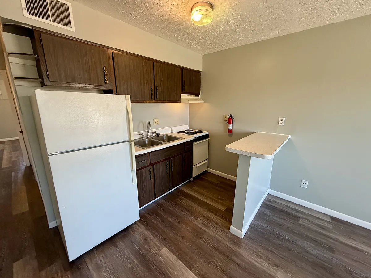 Building Photo - 1143 Clay Ave #8