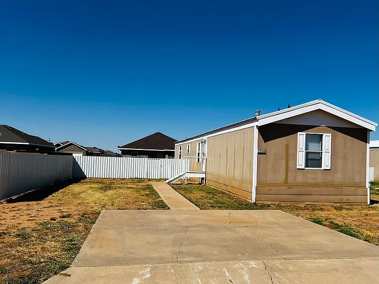 3900 Weston St — Photo 3