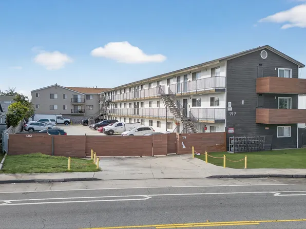 919-921 Alamitos Ave.