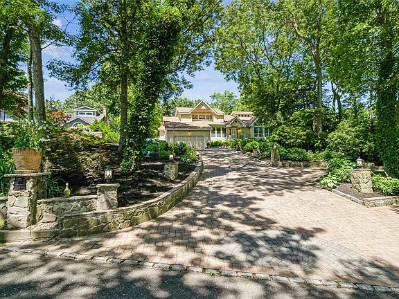 3rd image of 64 Laurel Dr