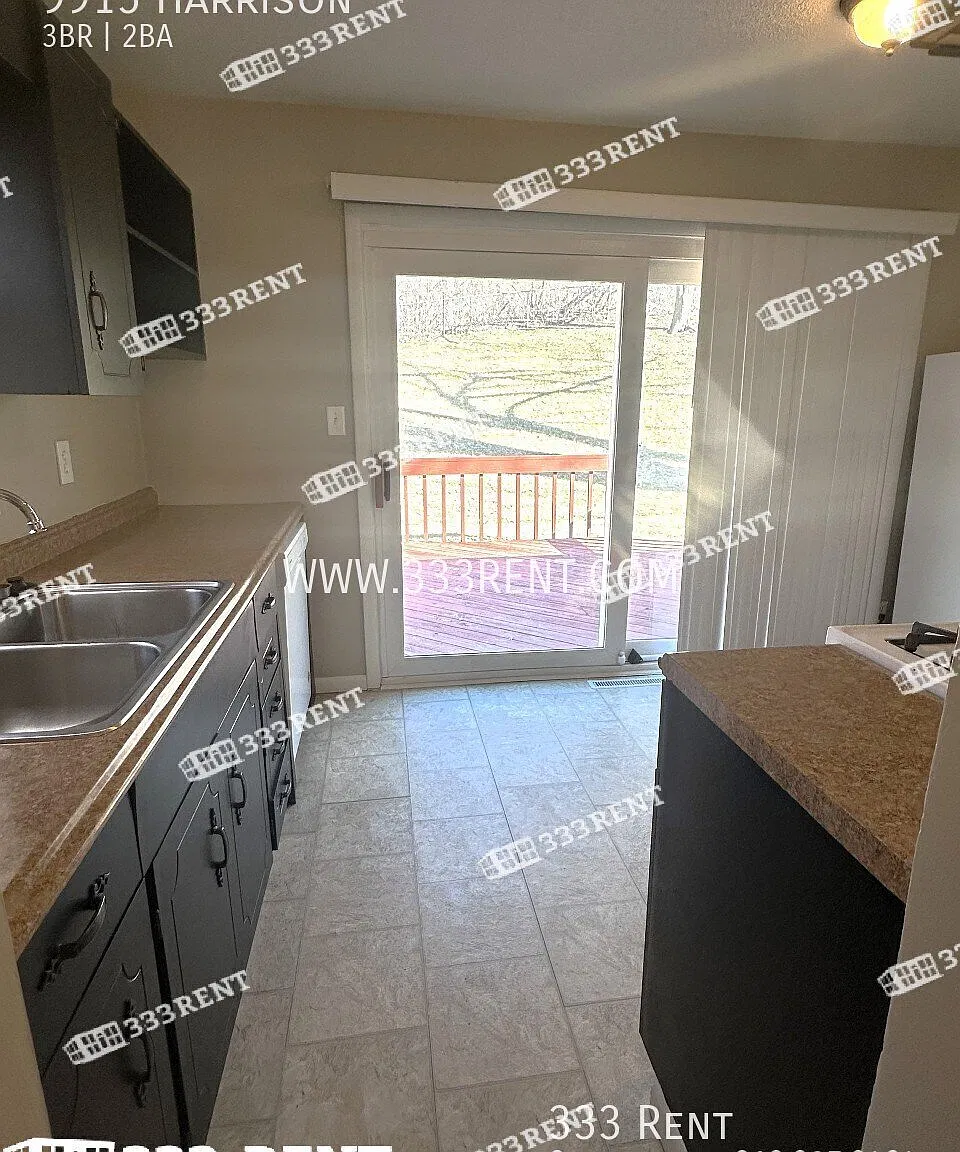 3 bed, 1.5 bath, 1470 sqft, $1,895 — Photo 4