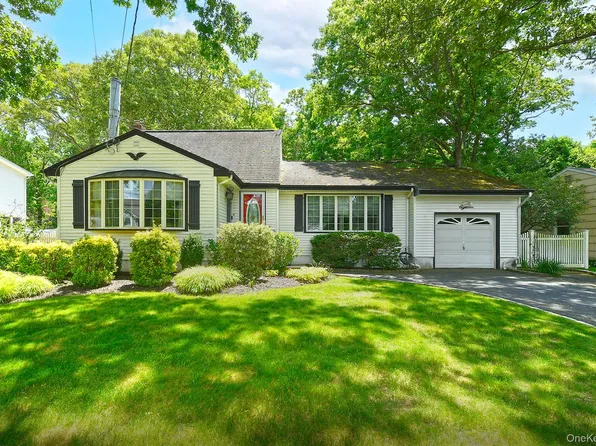 18 Homeland Drive, Huntington, NY 11743