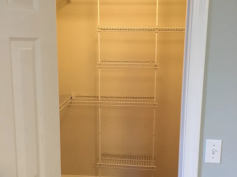 209 Hunyadi Ave — Photo 27