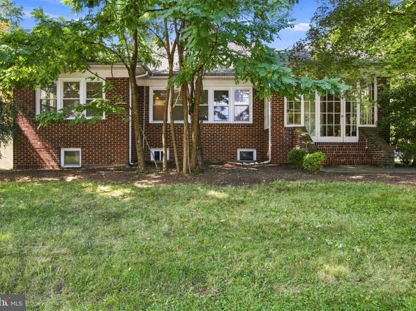 133 Warrenville Rd, Green Brook, NJ 08812