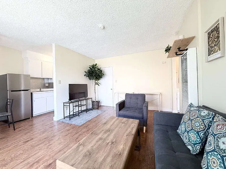 1497 W 29th St #1 — Photo 7
